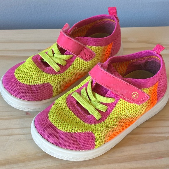 Toddler Girls Size 8 Bright Pink Shoes Bundle Crocs + Stride Rite - Picture 10 of 12